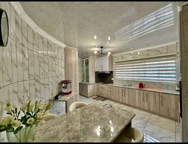 2 BEDROOM HOUSE FOR SALE IN VANDERBIJLPARK CE 5